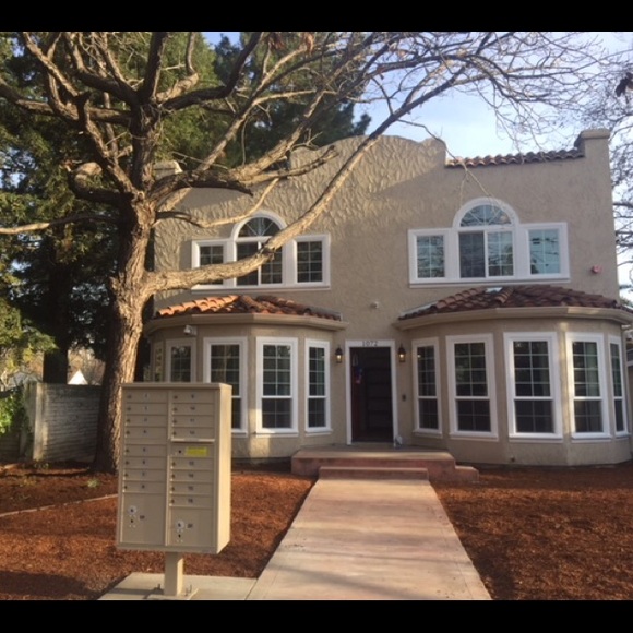 Meet your Posher, Lori - Picture 5 of 8